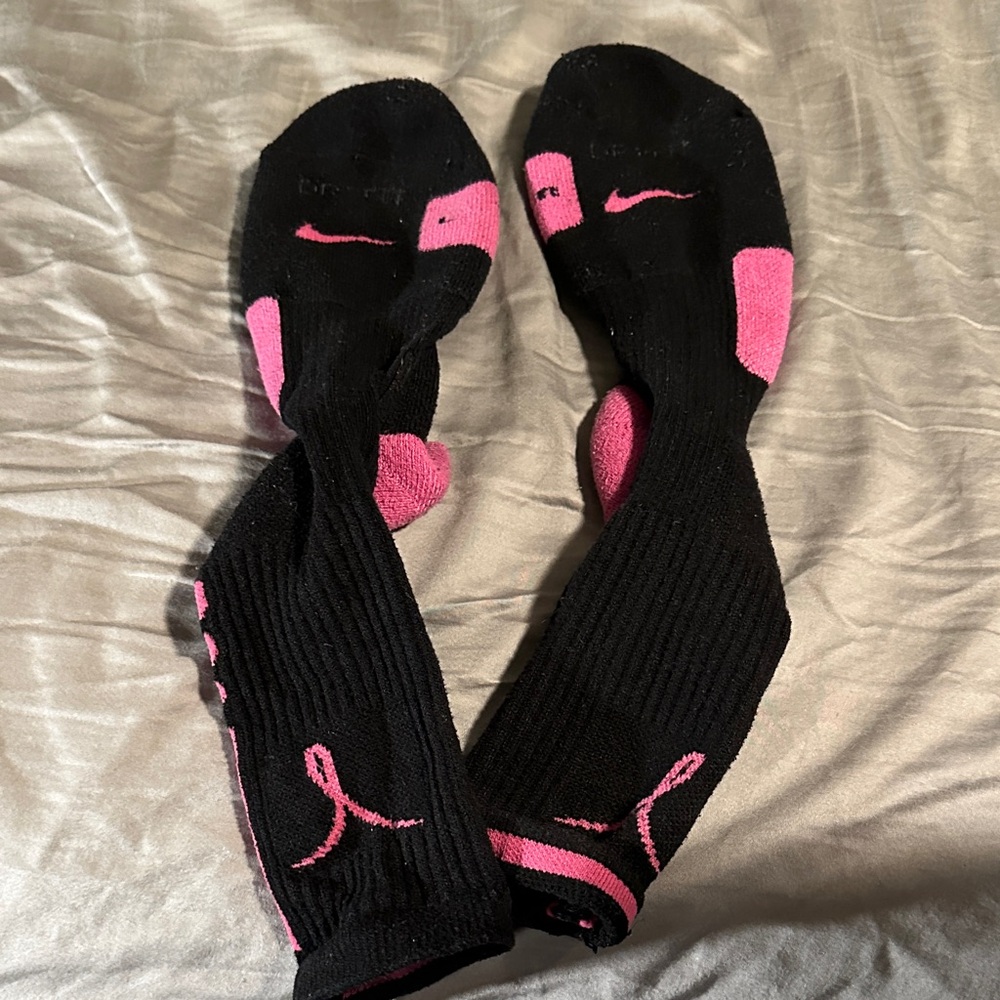 Black/pink Nike elite socks size large